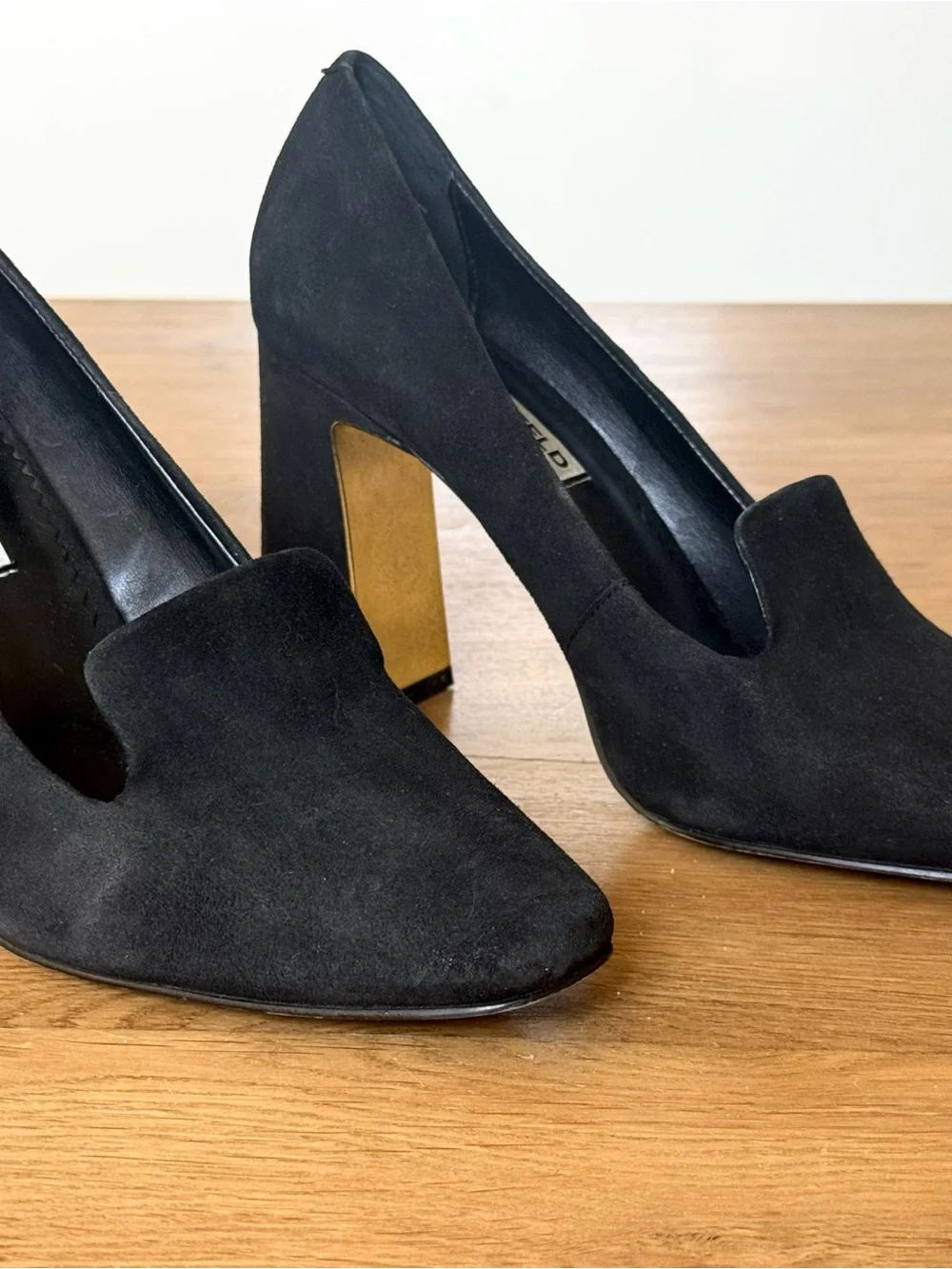 Karl Lagerfeld Gracie Black Suede Gold Metallic Block Heel Pumps Size 7.5